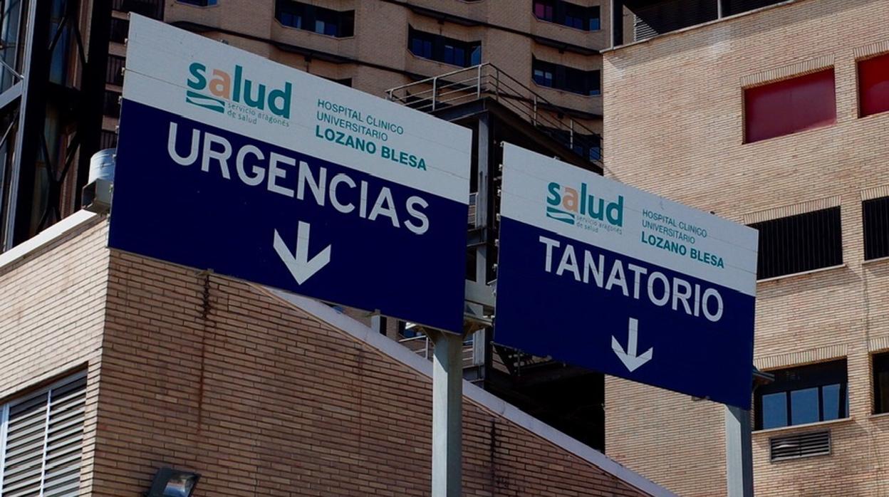 Acceso a la zona mortuoria y de urgencias del Hospital Clínico de Zaragoza