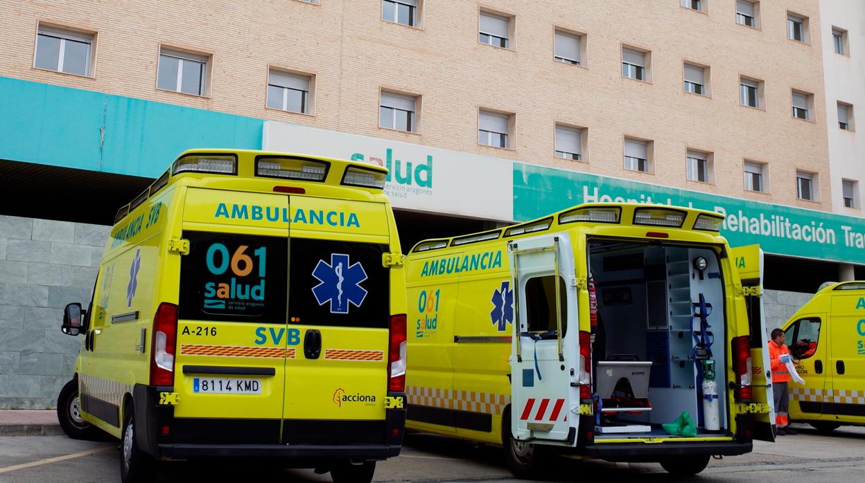 Ambulancias a las puertas del hospital Miguel Servet de Zaragoza