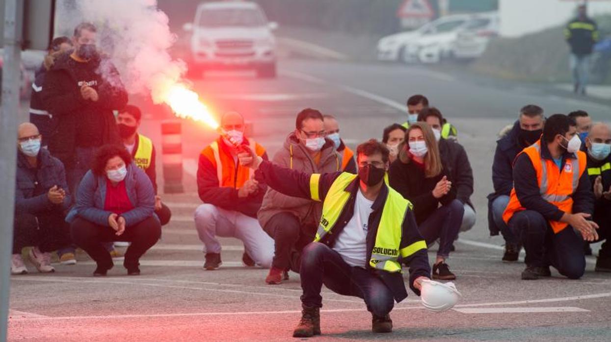 Protestas de los trabajadores esta mañana en Xove