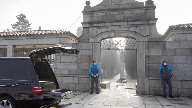 Ávila acondiciona un rincón del cementerio para los bebés no nacidos