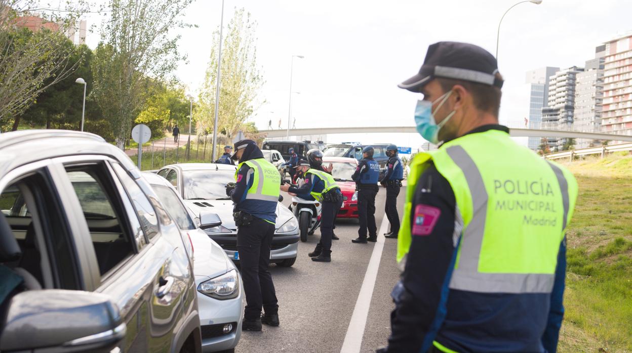 Imagen de un control policial en Madrid