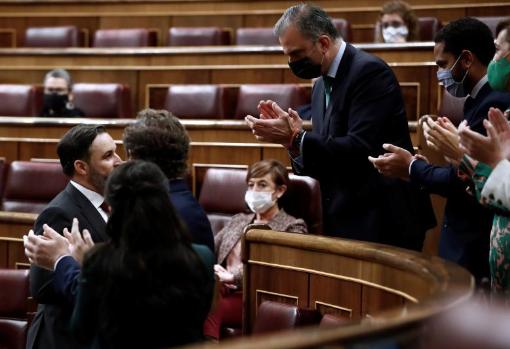 Abascal promete elecciones inmediatas y Sánchez le acusa de usar el Congreso como un plató