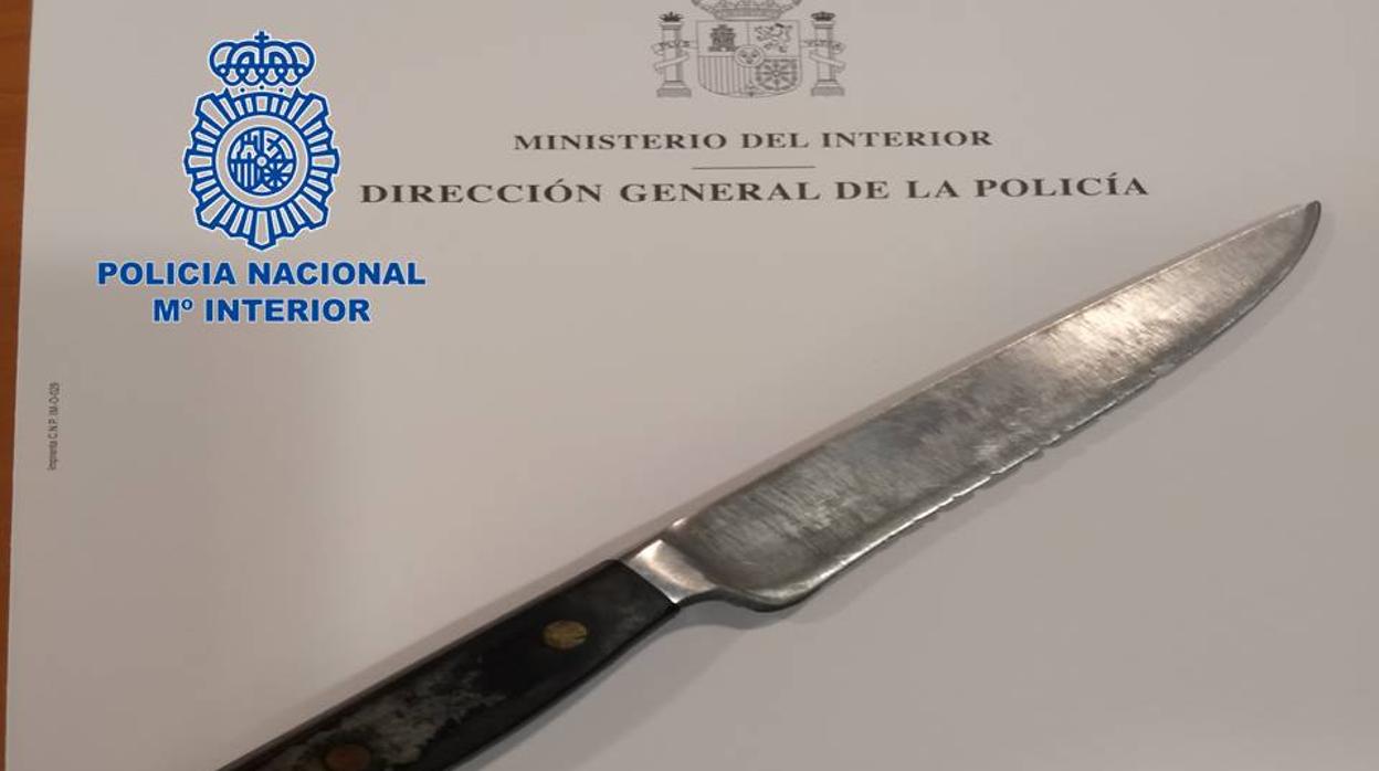 Arma utilizada para apuñalar al policía