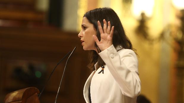 Inés Arrimadas: «La alternativa a los ataques al Rey no es echar de menos la dictadura»