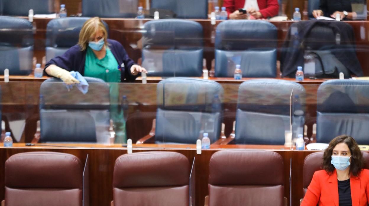 La presidenta regional, Isabel Díaz Ayuso, este jueves en el pleno