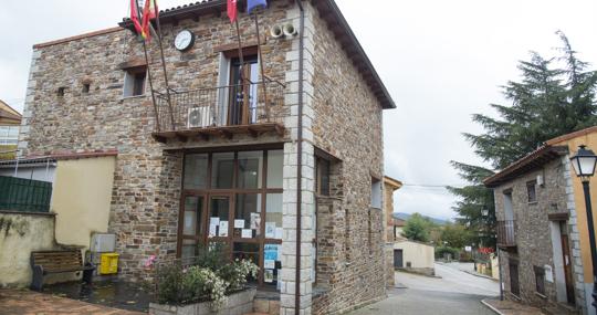 Fachada del Ayuntamiento de Robledillo de la Jara