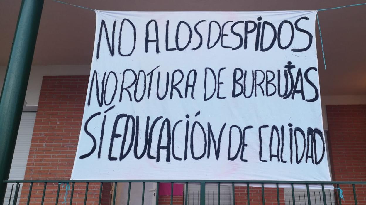 Pancarta colocada en las escuelas infantiles