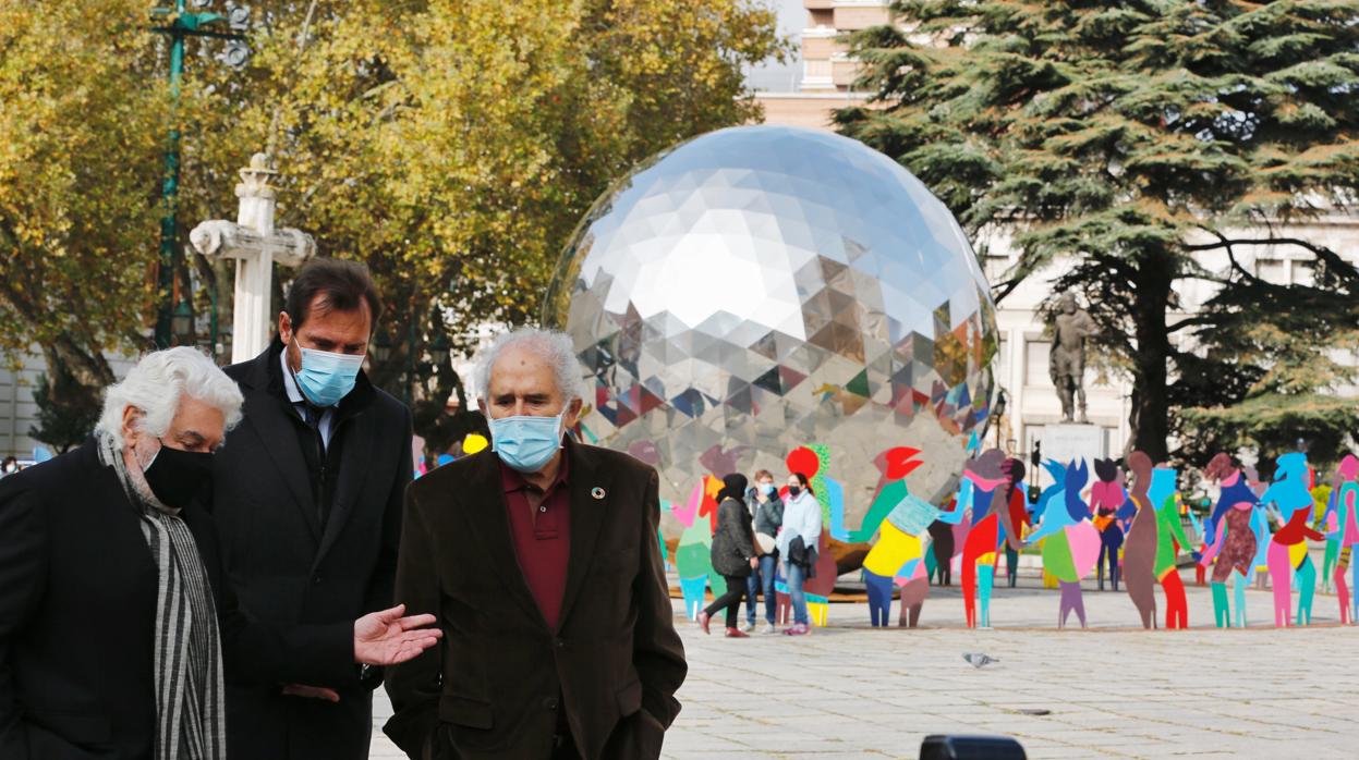 Cristóbal Gabarrón, Óscar Puente y Demetrio Madrid, ayer en la inaguración de la exposición