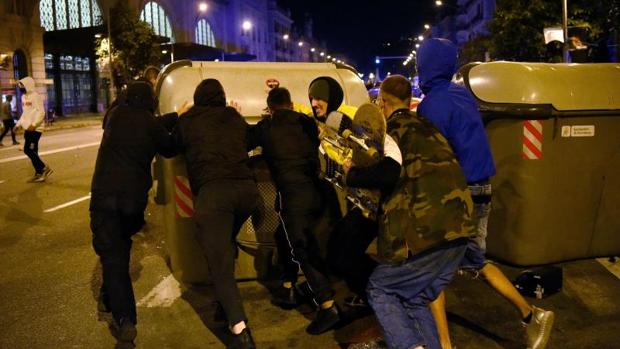 Incidentes en el centro de Barcelona tras una marcha independentista contra las restricciones