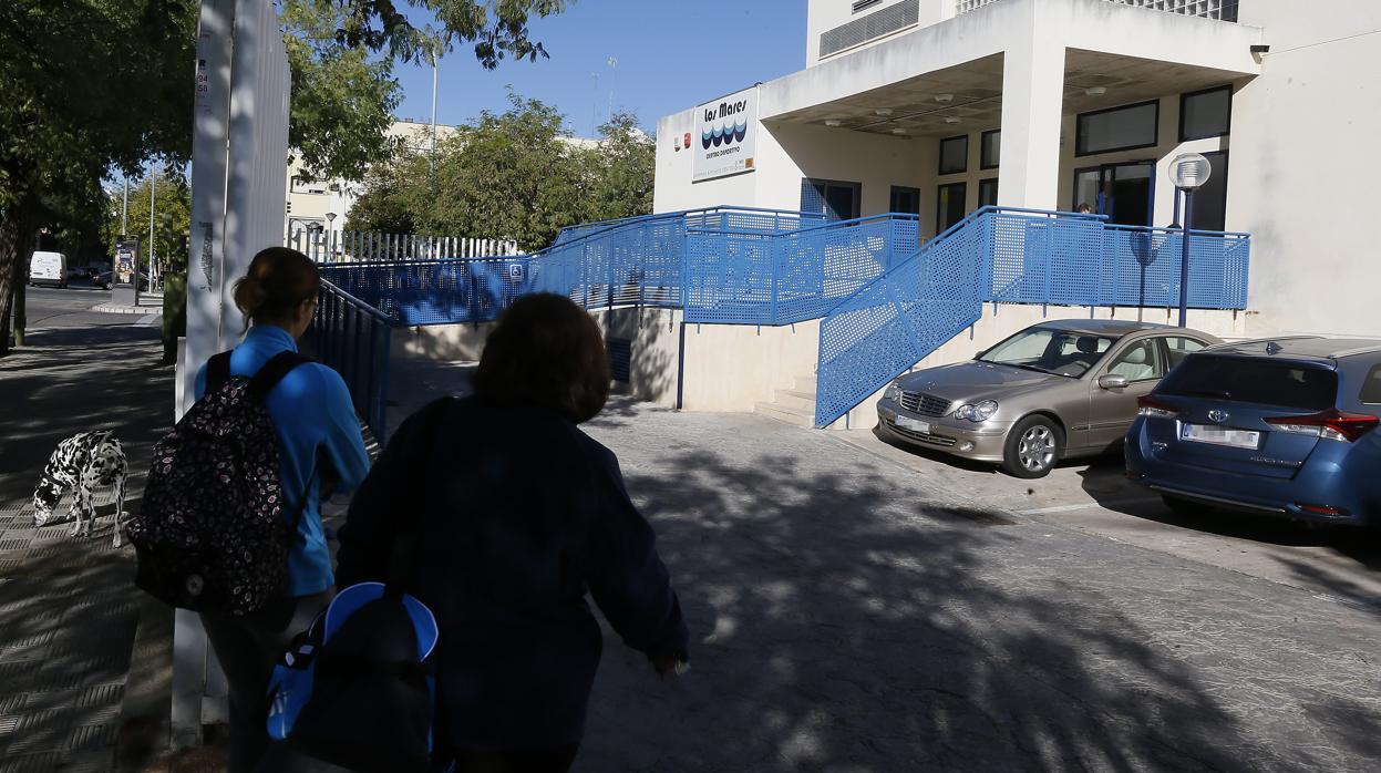 El procesado acudía a buscar a la menor a la salida de clase