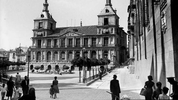 La transformación de la plaza del Ayuntamiento en 1862-1864