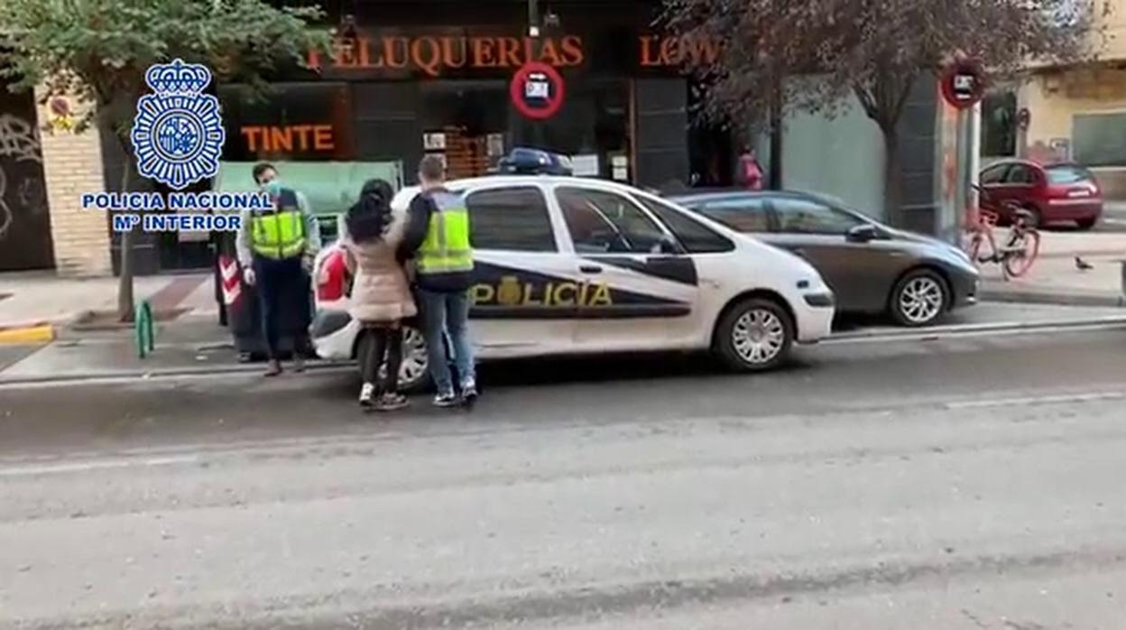 Momento de la detención de los captores de la anciana