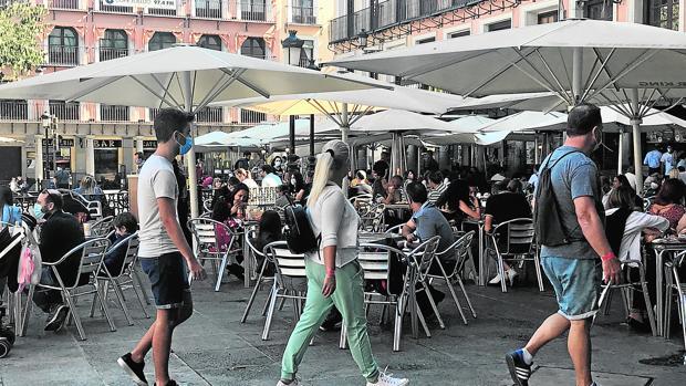 Junta y hostelería acuerdan reducir el toque de queda de 00.00 a 6.00 en Castilla-La Mancha