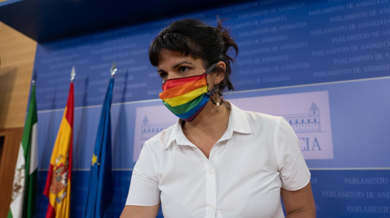 Rueda de prensa de la portavoz de Adelante Andalucía, Teresa Rodríguez, en el Parlamento de Andalucía (en junio)