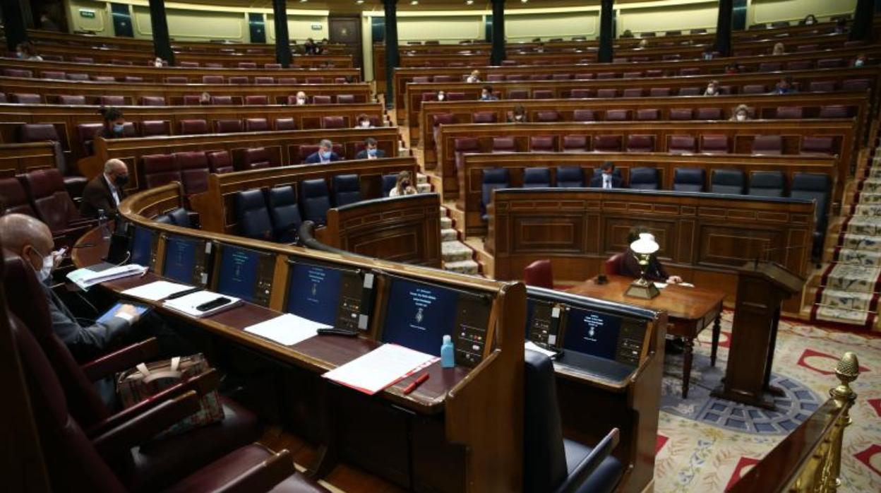 El escaño vacío de Pedro Sánchez en el debate del estado de alarma