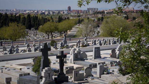 Guía práctica para acudir a los cementerios durante la festividad de Todos los Santos en Madrid