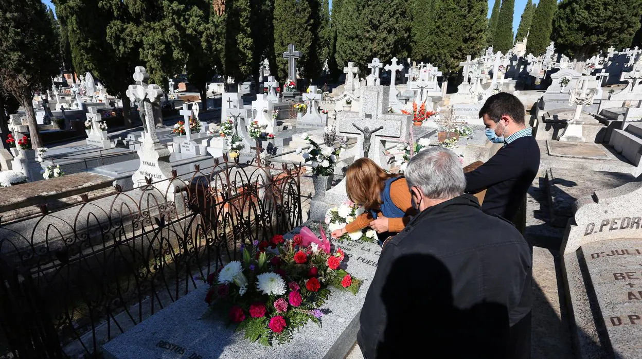 Poca afluencia de público en los cementerios de la región con motivo del Día de Todos los Santos