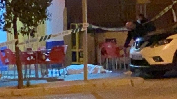 Un hombre muere y tres personas más resultan heridas en una reyerta en un bar de Miguel Esteban