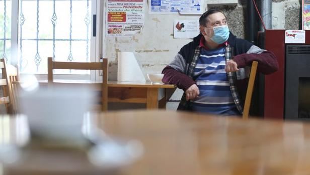 Bar de pueblo, bar de ciudad: dos formas distintas de afrontar la pandemia