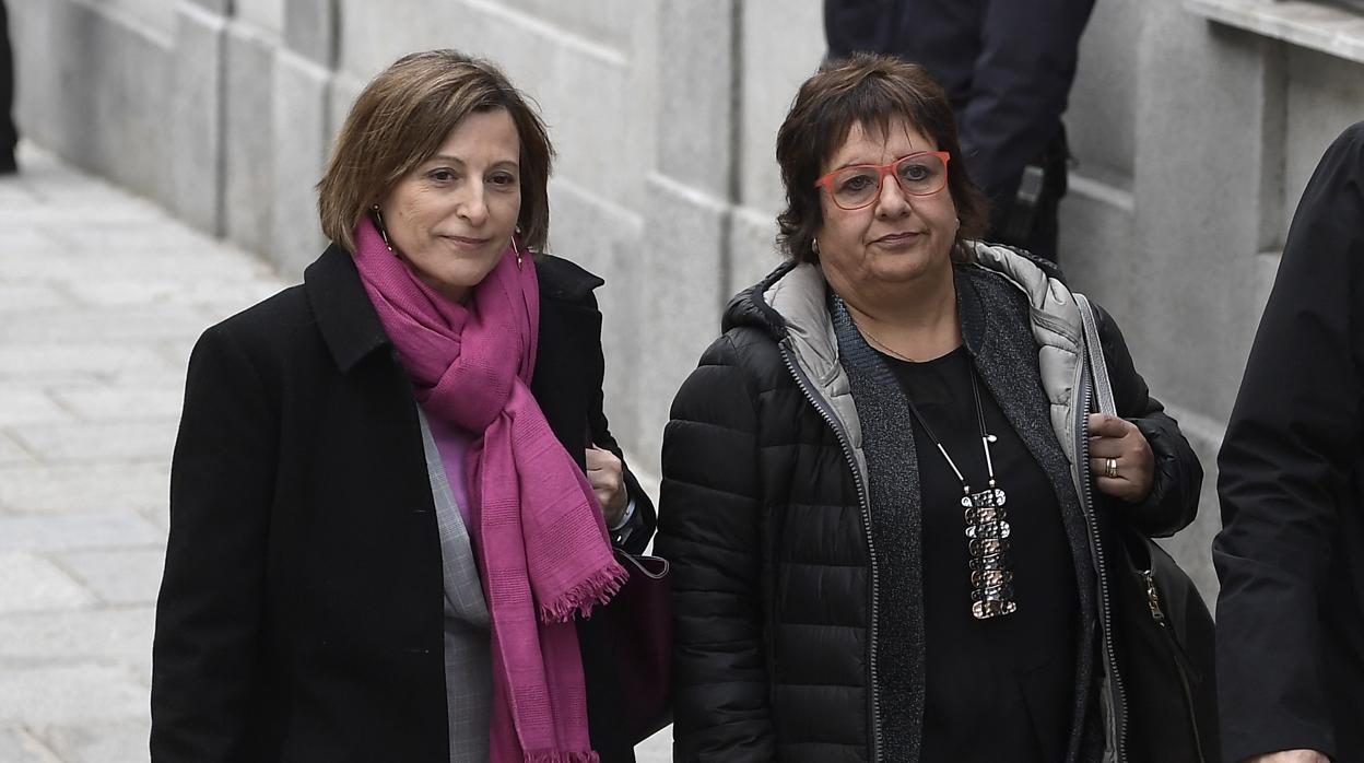 Dolors Bassa y Carme Forcadell en una imagen de archivo