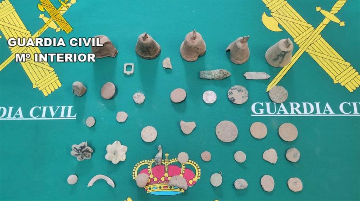 Algunos de los objetos incautados por la Guardia Civil