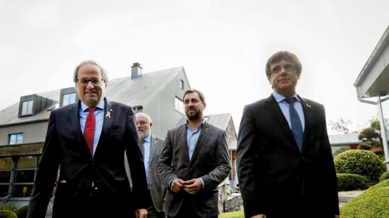 Los expresidentes de la Generalitat de Cataluña Quim Torra y Carles Puigdemont en Waterloo (Bélgica), donde el segundo permanece huido de la Justicia española