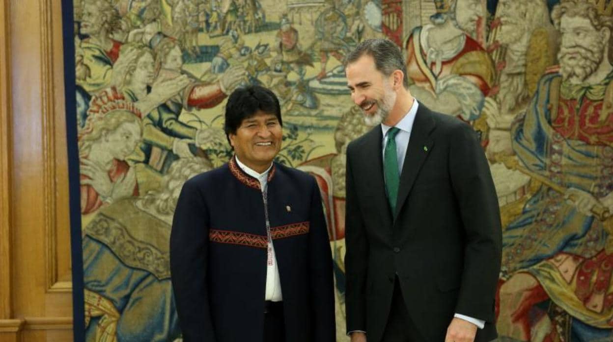 El expresidente boliviano Evo Morales junto a Don Felipe, en una imagen de 2018