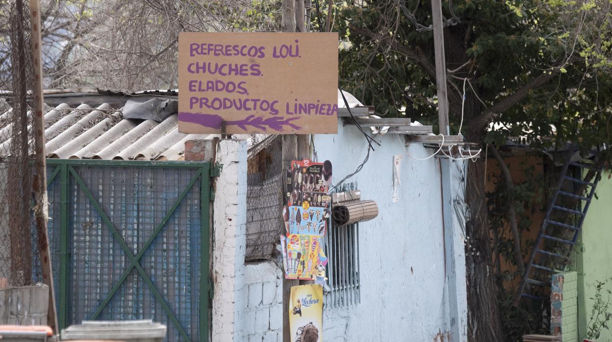 Tienda de venta de alimentos en la Cañada Real