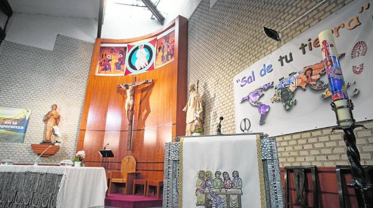 Altar de la parroquia de San Leandro, en Aluche