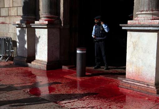 Así ha quedado la entrada del Palau de la Generalitat