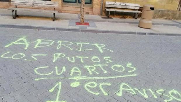 Condena de los grupos políticos por las pinturas contra Chivite y los altercados del sábado en Pamplona