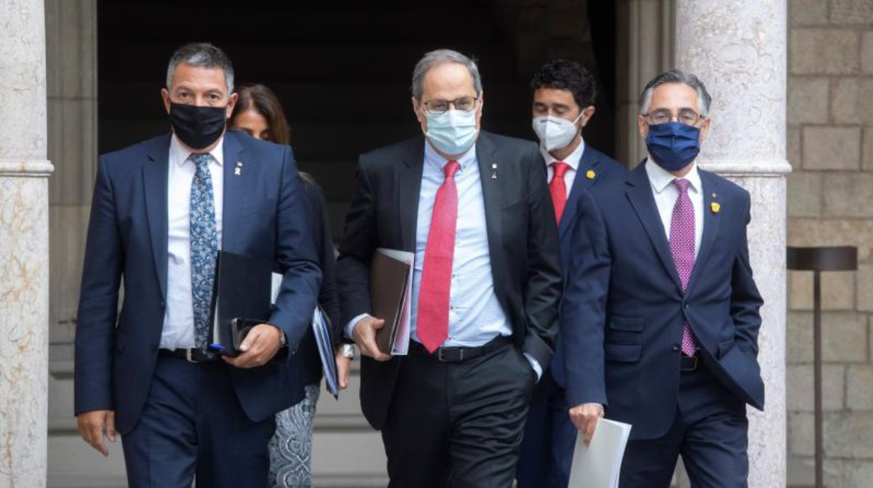 Sàmper, a la izquierda, antes de una reunión del gobierno catalán, en septiembre de este año