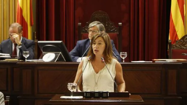 El PSOE vota en contra de que se retiren los cuadros de Don Juan Carlos y Doña Sofía del Parlamento balear