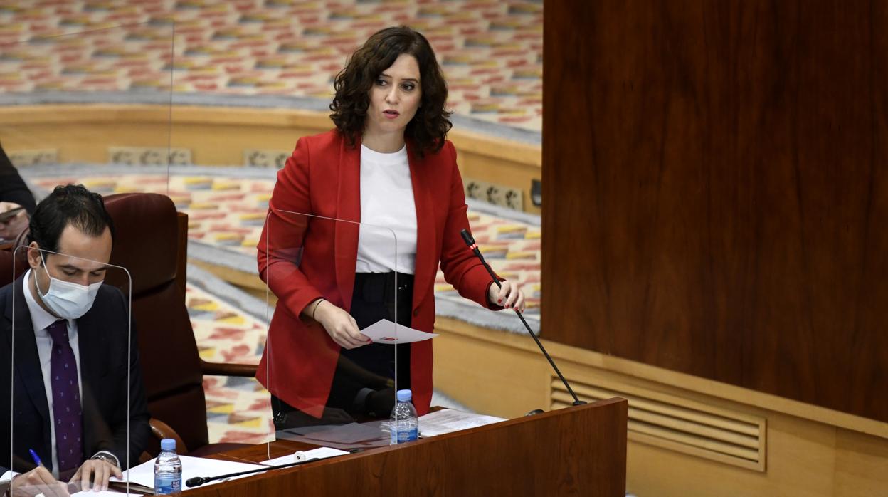 La presidenta Díaz Ayuso, en el pleno de la Asamblea