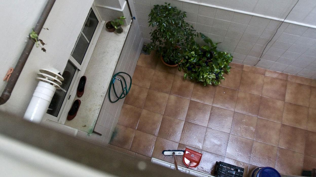 Después de acuchillar a Amelia, Renier lanzó su cadáver a este patio interior