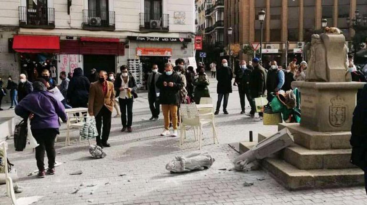 El cruceiro destrozado en la plaza de Benavente