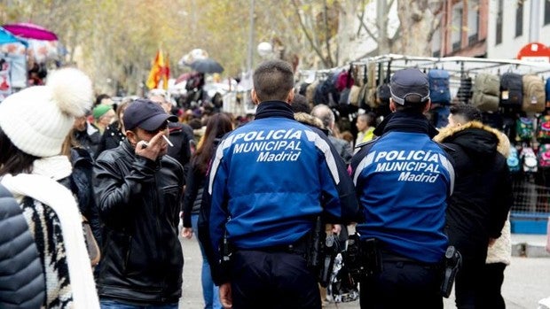 Más de 150 policías, voluntarios de Protección Civil y drones controlarán la reapertura del Rastro