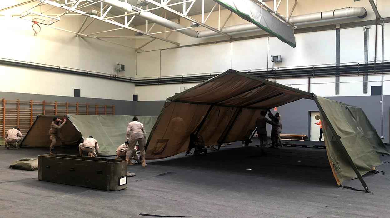 Montaje de la carpa para realizar los test de antígenos en León