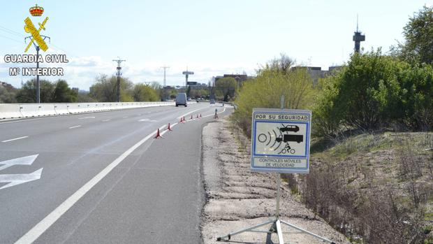 Investigado un conductor por superar la velocidad permitida en 105 kilómetros