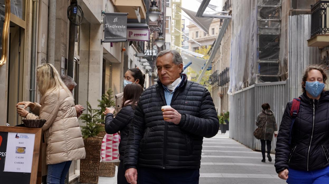 Con los bares cerrados, el café para llevar impera estos días en Castilla y León