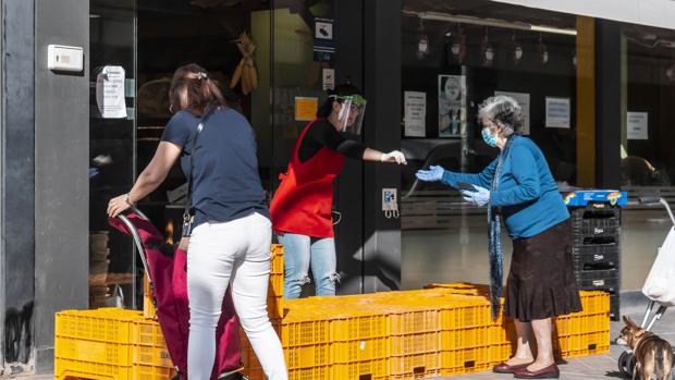 Comerciantes de Alicante reclaman adelantar la paga extra a los funcionarios para que compren antes