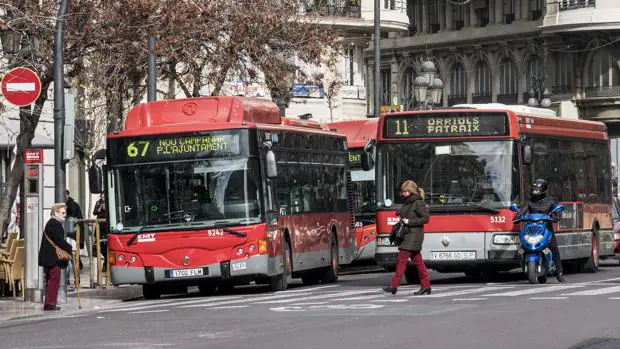 Un hombre de sesenta años muere tras ser atropellado por un autobús de la EMT en Valencia