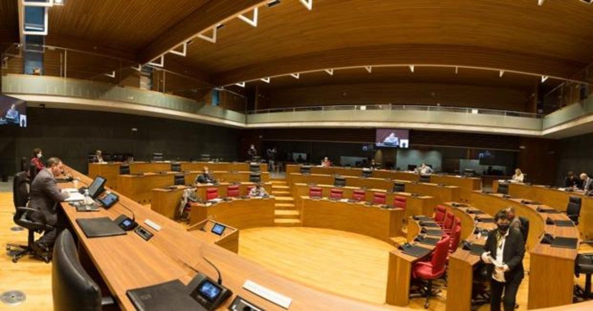 Imagen de una sesión de trabajo en el Parlamento de Navarra