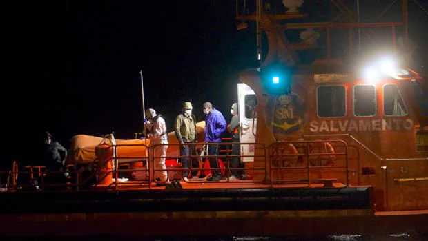 Rescatan a 180 inmigrantes a bordo de siete pateras en aguas de Gran Canaria durante la noche