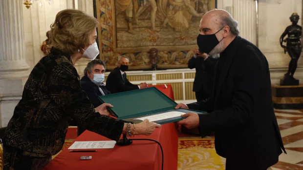 La Reina Doña Sofía entrega el premio de Poesía Iberoamericana al poeta chileno Raúl Zurita