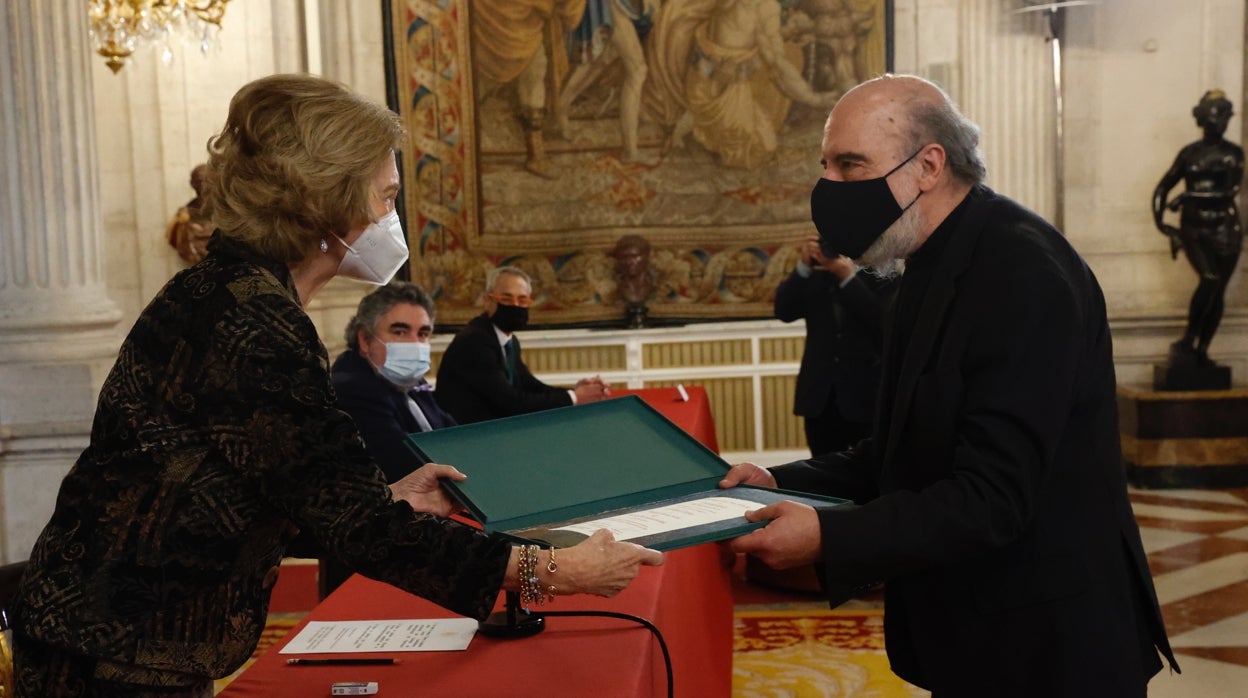 Doña Sofía entrega el premio de Poesía Iberoamericana al poeta Raúl Zurita