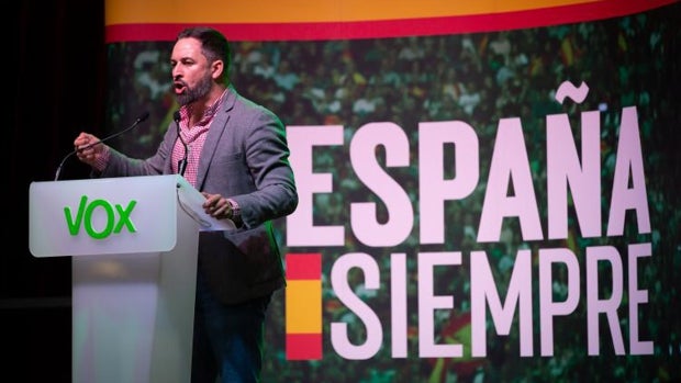 Vox abre la campaña en Cataluña atacando a PP y Cs, pero sin descartar pactos
