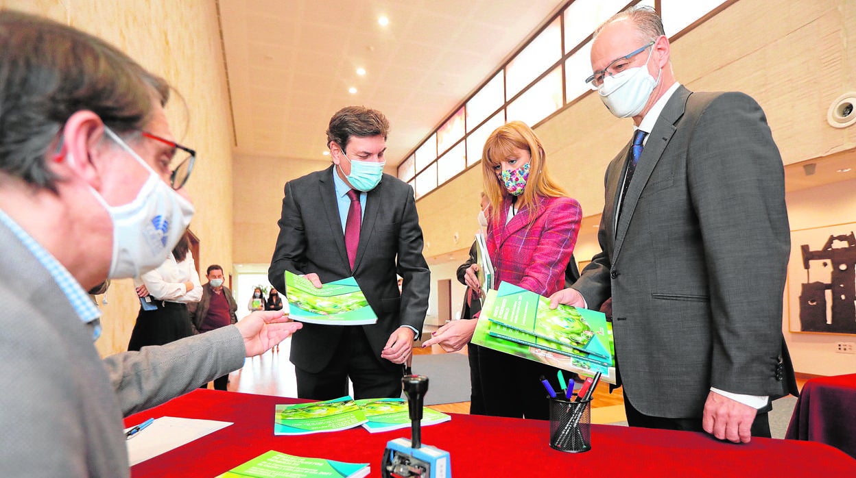 Tres años, un mes y 14 días después, el Registro de las Cortes abrió este viernes para la entrada del Proyecto de Presupuestos de la Comunidad