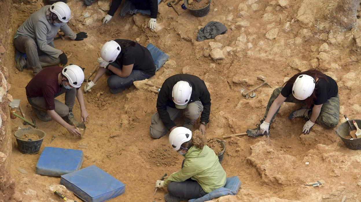 Excavaciones en los yacimientos de Atapuerca