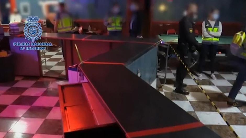 Cae una red criminal que prostituía a mujeres y las multaba hasta por ducharse